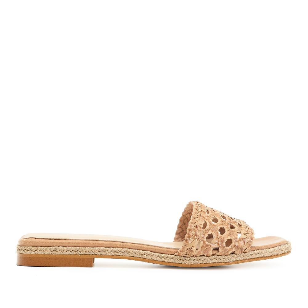 Andres machado Sandalia plana en piel trenzada beige Precio de fábrica