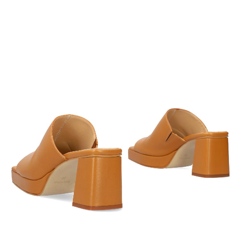 Andres machado Mule con tacón y plataforma en piel camel Rebajas de fin de temporada