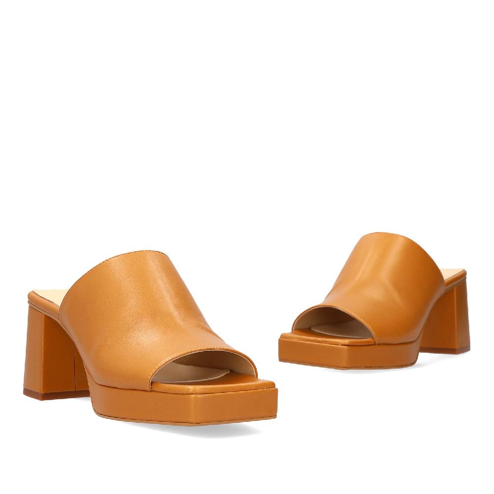 Andres machado Mule con tacón y plataforma en piel camel Rebajas de fin de temporada