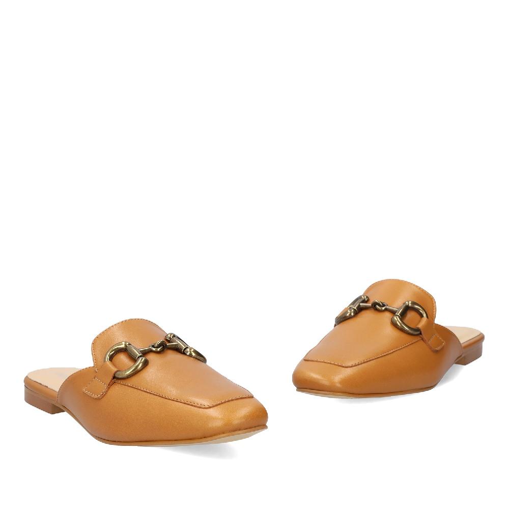 Andres machado Mocasín plano destalonado en piel camel En oferta