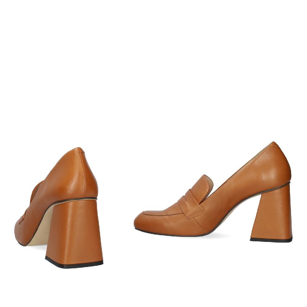 Andres machado Zapato de estilo mocasín con tacón en piel de color cuero Ofertas especiales