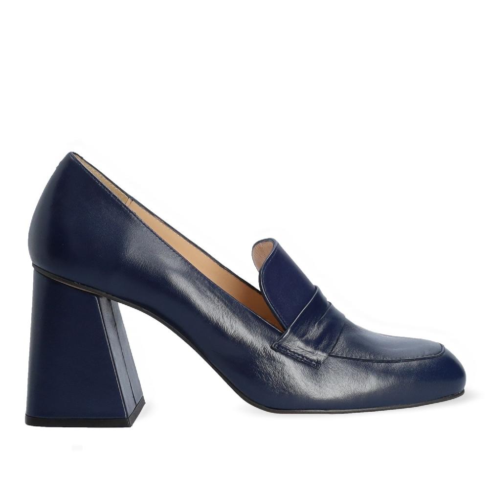 Andres machado Zapato de estilo mocasín con tacón en piel de color marino Rebajas de fin de temporada