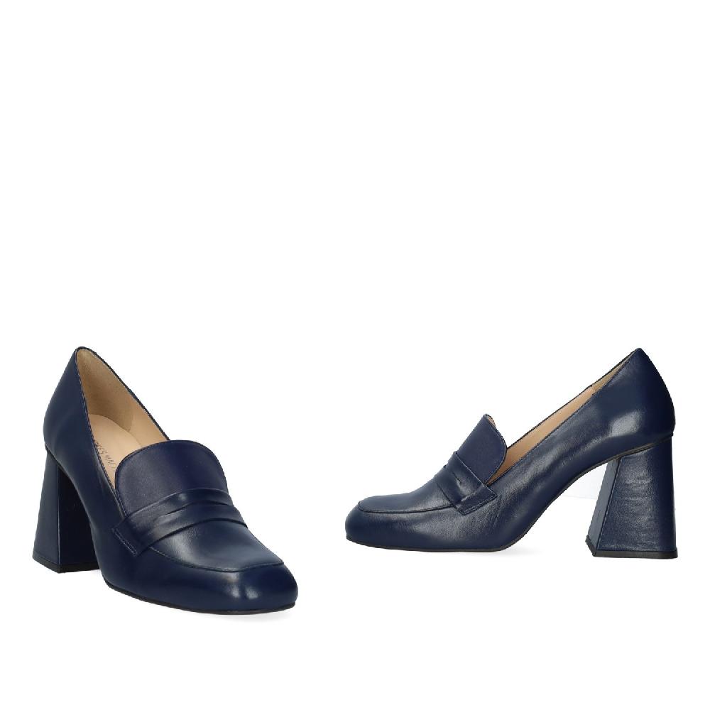 Andres machado Zapato de estilo mocasín con tacón en piel de color marino Rebajas de fin de temporada