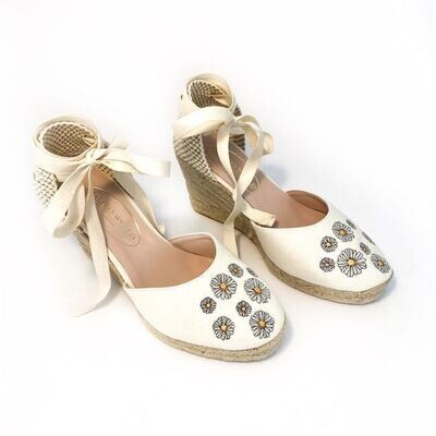 Calita Shoes ​CAMPESINAS BEIGE P4ACO DAISIES​ HEIGHT 9 CMS COMPRAR AHORA