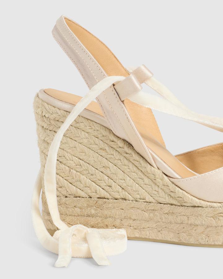 Castañer CASTAÑER | Diseñada por 'Casilda se casa' para Castañer. Las alpargata Casilda en raso certificado cierre con lazada y cuña de 11cm con doble plataforma Ventas relámpago