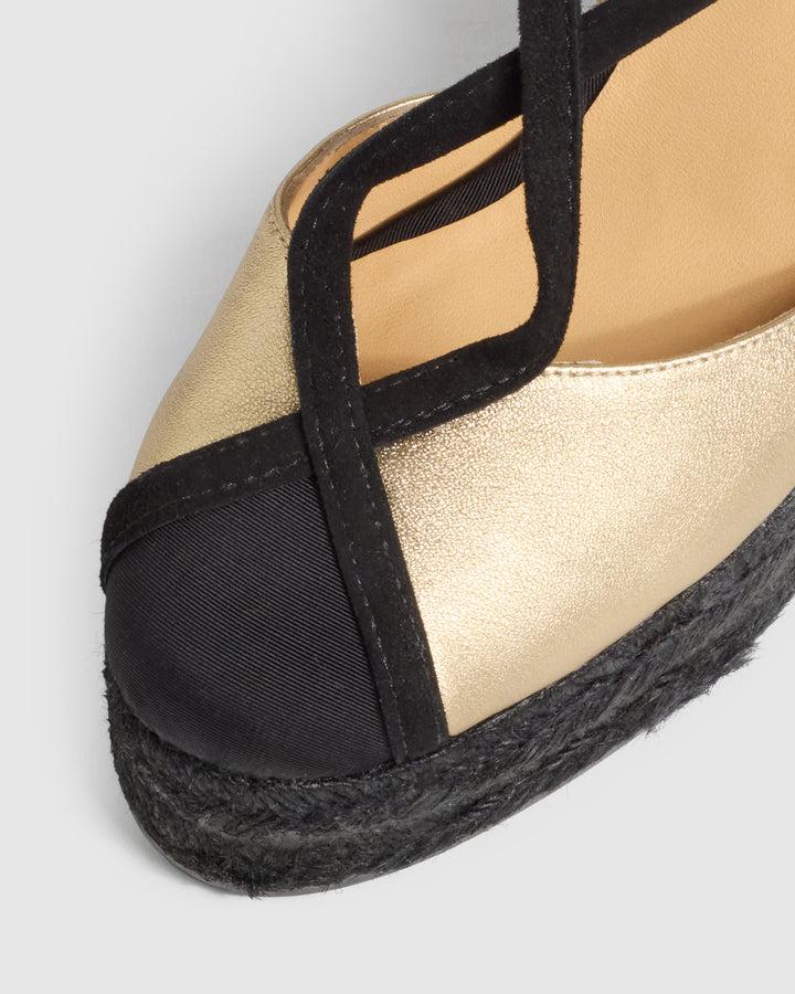 Castañer CASTAÑER | Diseñada por 'Casilda se casa' para Castañer. Las alpargata Casilda en piel cierre con lazada y cuña de 11cm con doble plataforma Última moda