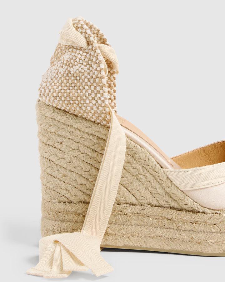 Castañer CASTAÑER | Diseñada por 'Casilda se casa' para Castañer. Las alpargatas Carmen en raso cuña de 11cm y doble plataforma Precio de fábrica
