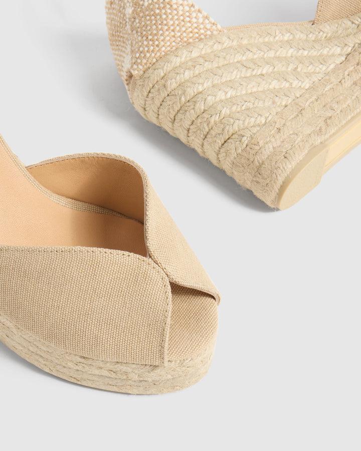 Castañer CASTAÑER SANDALIAS CUÑA BIANCA SAND MUJER – Castañer 2025