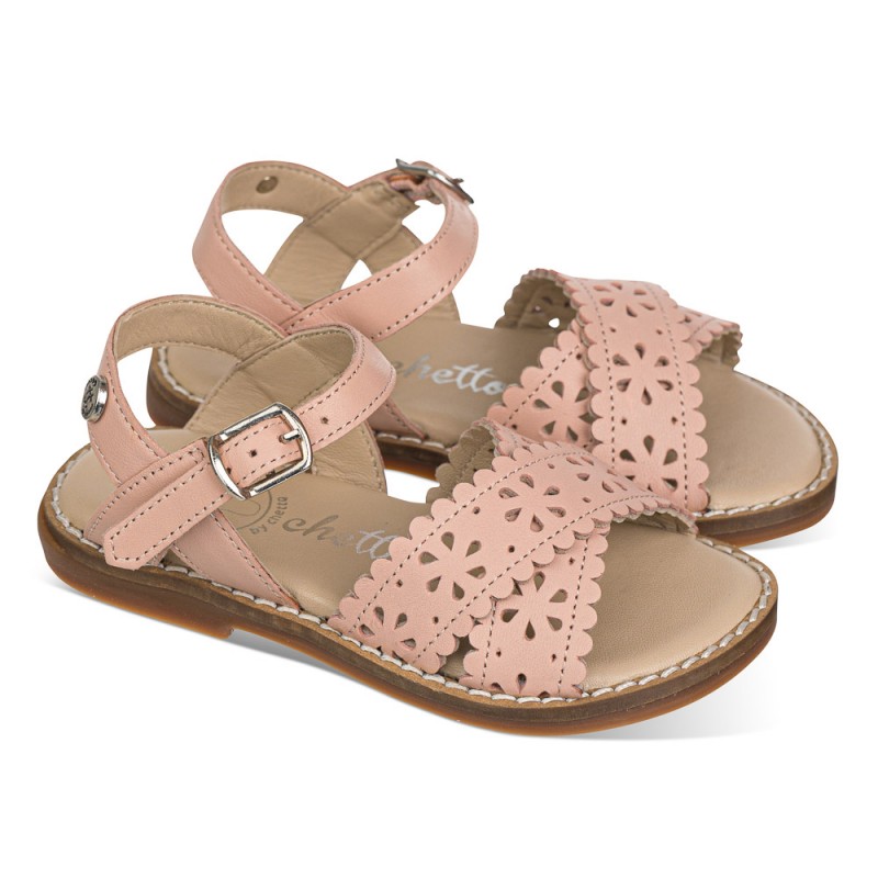 Chetto Sandalia en piel con picados en flores Precios de Black Friday