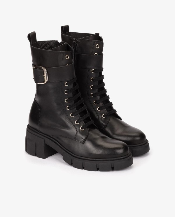 Cuplé BOTÍN NEGRO DE PIEL CON CORDONES Y SUELA TRACK Precio ultrabajo