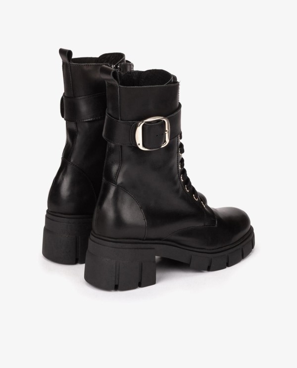 Cuplé BOTÍN NEGRO DE PIEL CON CORDONES Y SUELA TRACK Precio ultrabajo