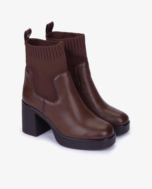 Cuplé BOTÍN TIPO CALCETÍN CON TACÓN EN TECNOPIEL MARRON En oferta