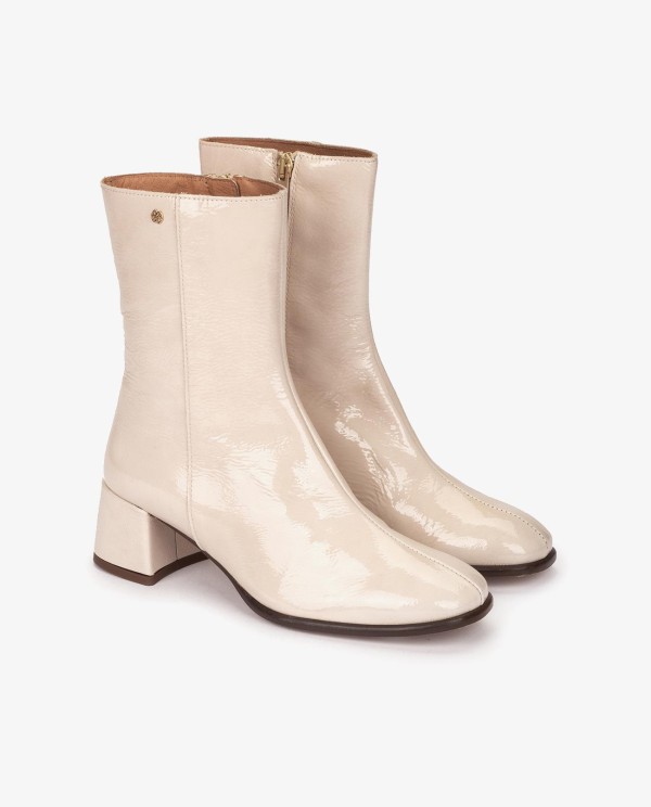 Cuplé BOTÍN DE CHAROL BEIGE CON TACÓN MEDIO Rebajas baratas