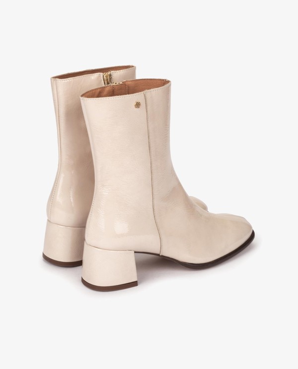 Cuplé BOTÍN DE CHAROL BEIGE CON TACÓN MEDIO Rebajas baratas