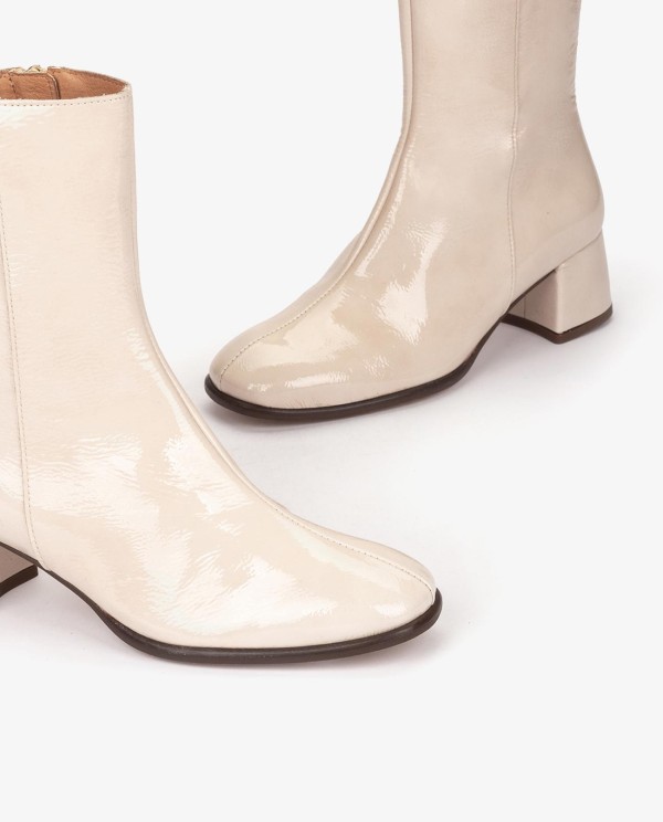 Cuplé BOTÍN DE CHAROL BEIGE CON TACÓN MEDIO Rebajas baratas