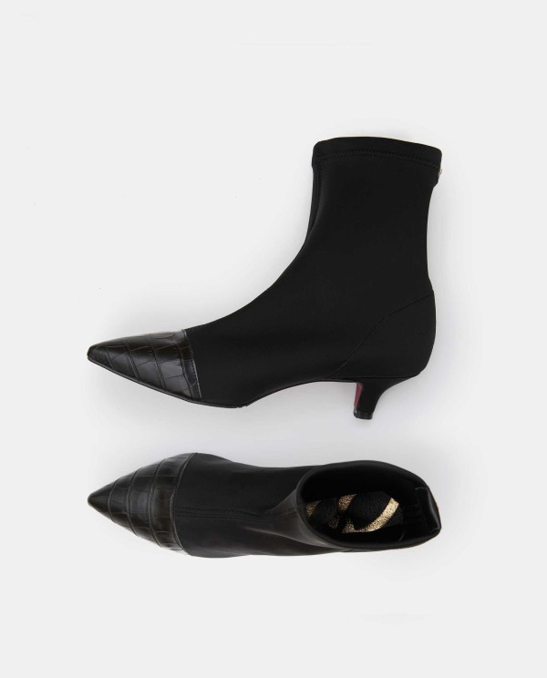 Cuplé BOTÍN NEGRO DE LICRA STRETCH CON PUNTERA DE PIEL Y TACÓN BAJO Promoción trimestral