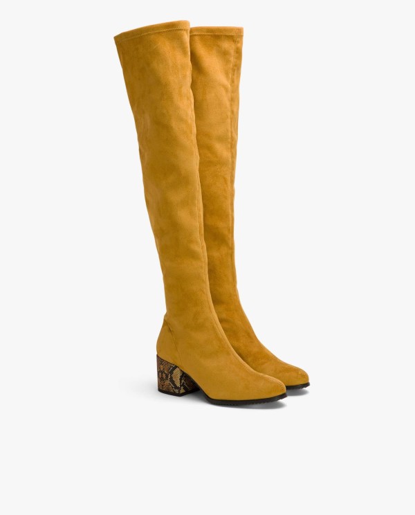 Cuplé BOTA MOSQUETERA AMARILLA DE ULTRASUEDE ELÁSTICO CON TACÓN MEDIO Liquidación