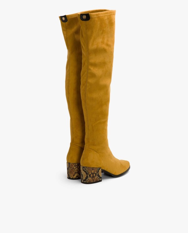 Cuplé BOTA MOSQUETERA AMARILLA DE ULTRASUEDE ELÁSTICO CON TACÓN MEDIO Liquidación