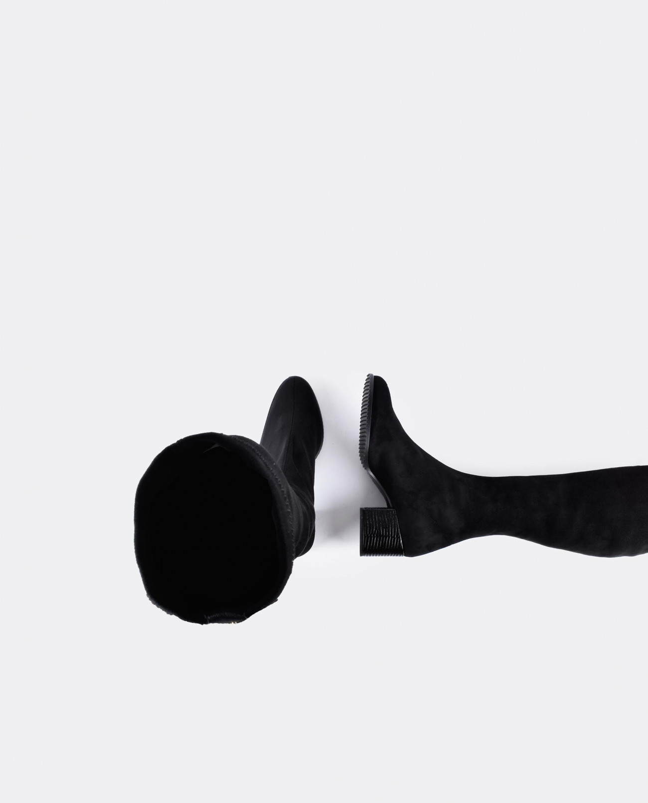 Cuplé BOTA MOSQUETERA NEGRO DE ULTRASUEDE ELÁSTICO CON TACÓN MEDIO Limitado a 3 días