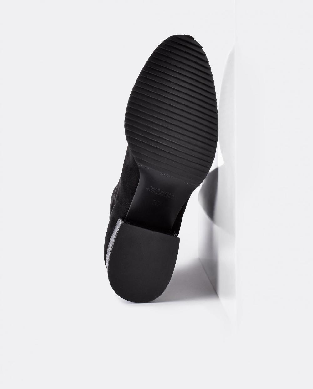 Cuplé BOTA MOSQUETERA NEGRO DE ULTRASUEDE ELÁSTICO CON TACÓN MEDIO Limitado a 3 días