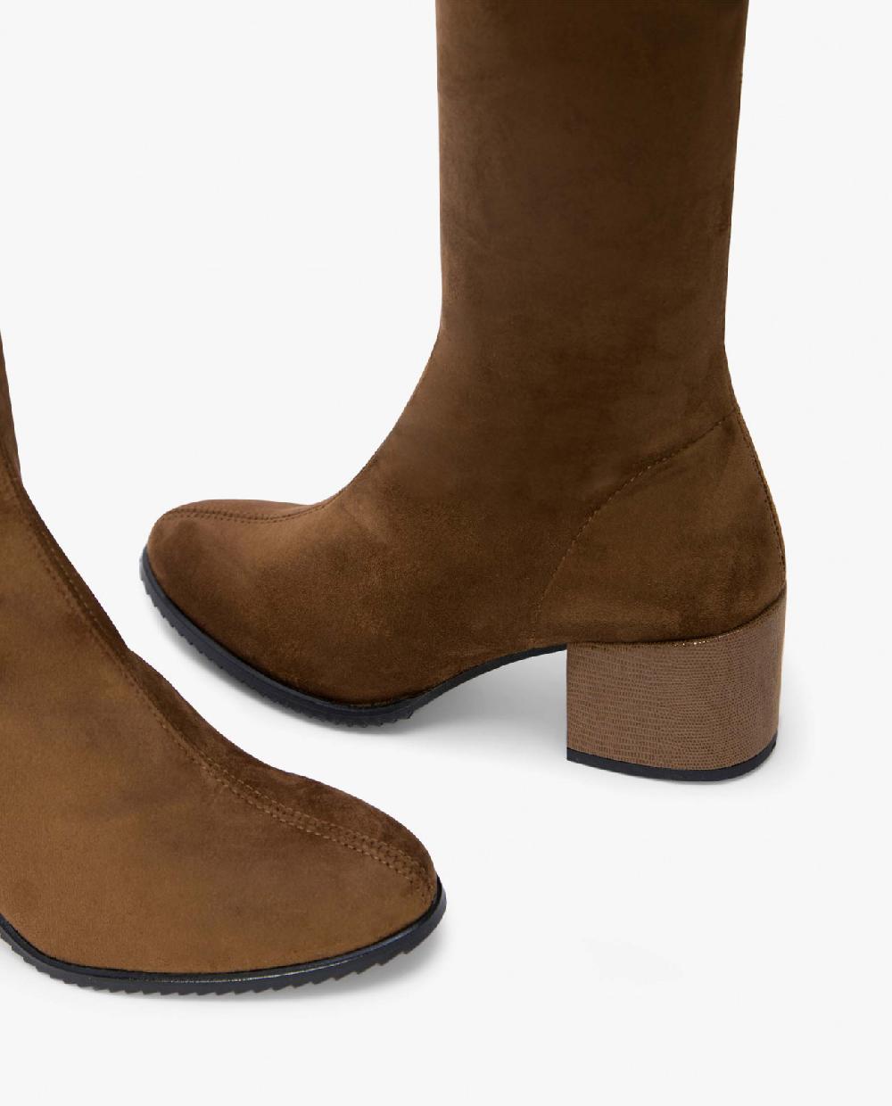Cuplé BOTA MOSQUETERA CUERO DE ULTRASUEDE ELÁSTICO CON TACÓN MEDIO En línea