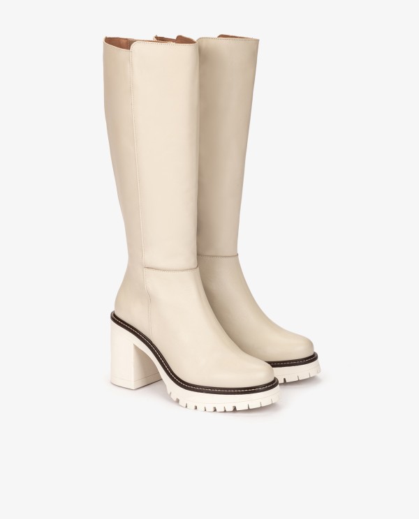 Cuplé BOTA BEIGE EN PIEL CON SUELA TRACK Outlet online