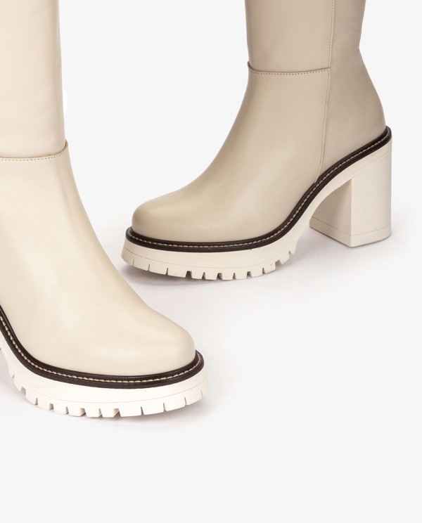 Cuplé BOTA BEIGE EN PIEL CON SUELA TRACK Outlet online