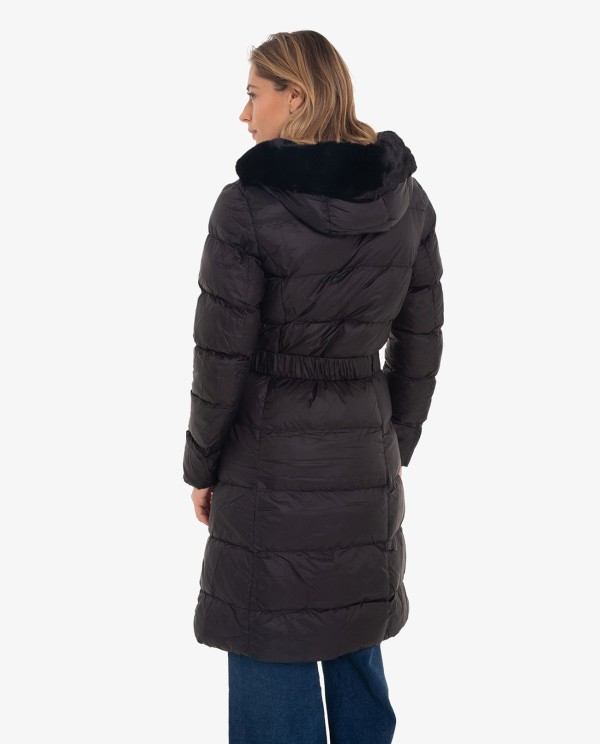 Cuplé PARKA LARGA DE NYLON NEGRO CON DETALLE DE PELO Tienda