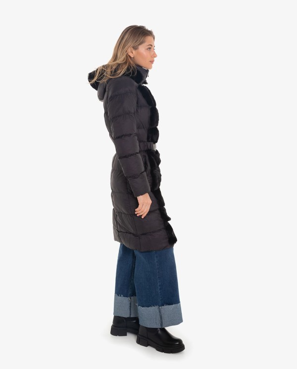 Cuplé PARKA LARGA DE NYLON NEGRO CON DETALLE DE PELO Tienda