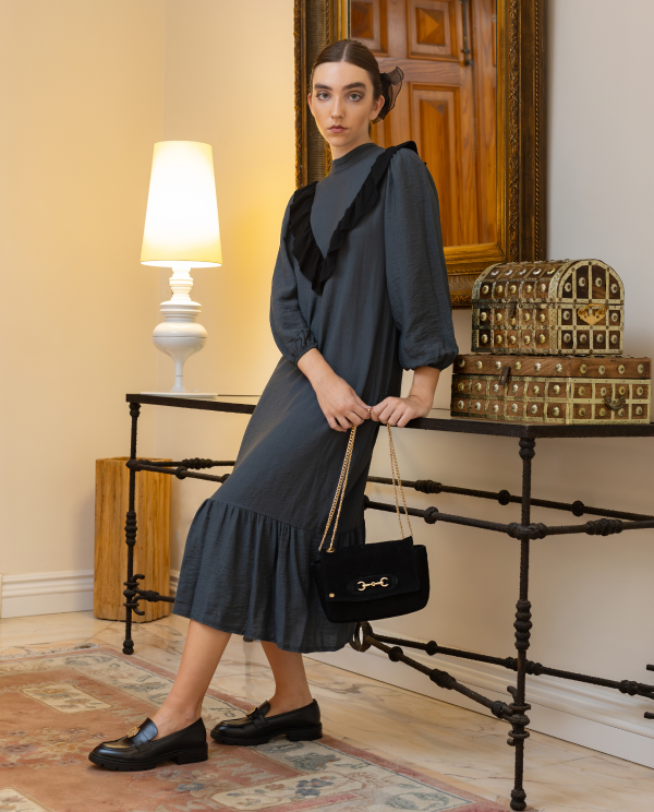 Cuplé VESTIDO MIDI GRIS CON VOLANTES Y MANGAS ABULLONADAS Promoción por tiempo limitado