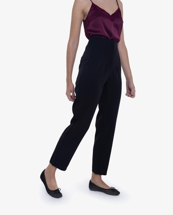 Cuplé PANTALÓN RECTO NEGRO CON PINZAS Última moda