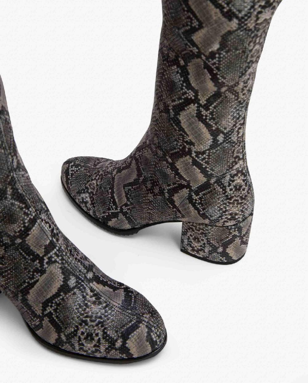 Cuplé BOTA MOSQUETERA STRECH SERPIENTE GRIS Devoluciones gratuitas