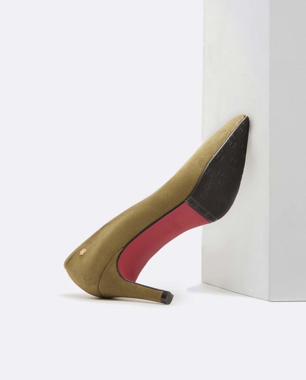 Cuplé SALÓN KAKI DE ULTRASUEDE CON PUNTA FINA Y TACÓN MEDIO Descuento