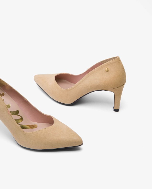 Cuplé SALÓN CAMEL DE ULTRASUEDE CON PUNTA FINA Y TACÓN MEDIO ÚLTIMAS EDICIONES