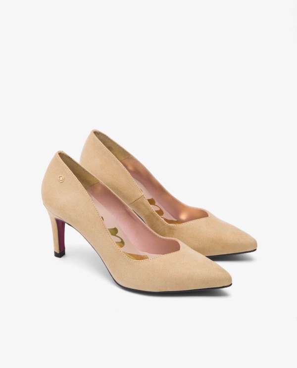 Cuplé SALÓN CAMEL DE ULTRASUEDE CON PUNTA FINA Y TACÓN MEDIO ÚLTIMAS EDICIONES