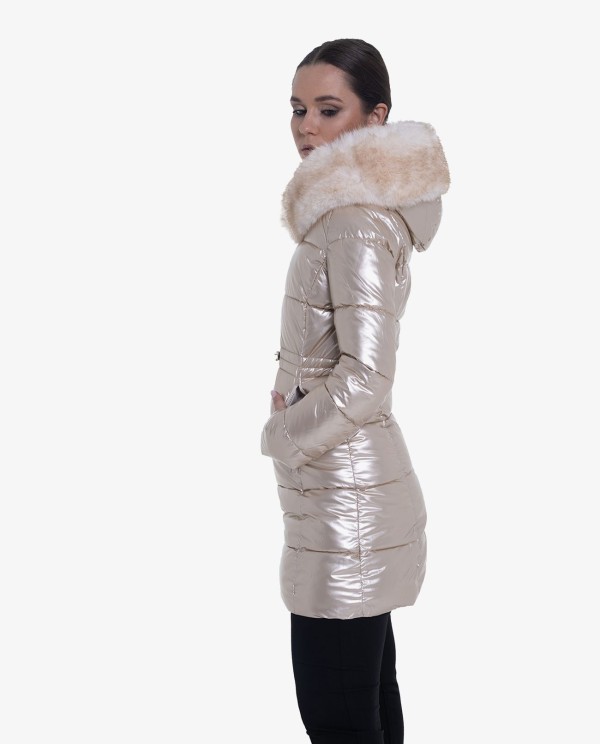 Cuplé PARKA LARGA DORADA ACOLCHADA DE NYLON CON CAPUCHA DE PELO Devoluciones gratuitas