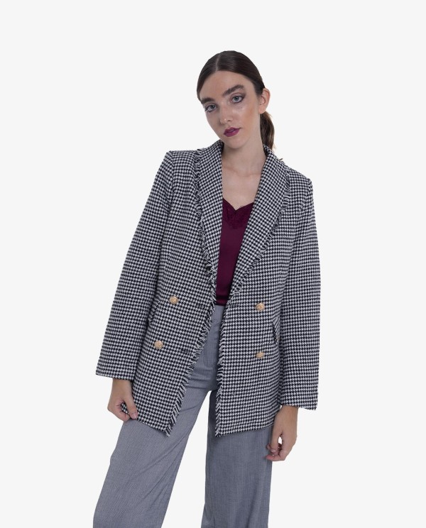 Cuplé AMERICANA DE TWEED DESHILACHADA CON CUADROS BLANCO Y NEGRO 2025