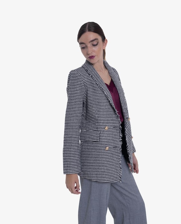Cuplé AMERICANA DE TWEED DESHILACHADA CON CUADROS BLANCO Y NEGRO 2025