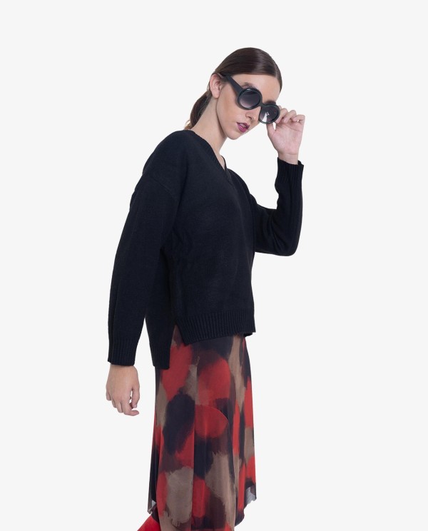 Cuplé JERSEY NEGRO DE PUNTO CON ESCOTE EN PICO Y CORTE HOLGADO Rebajas