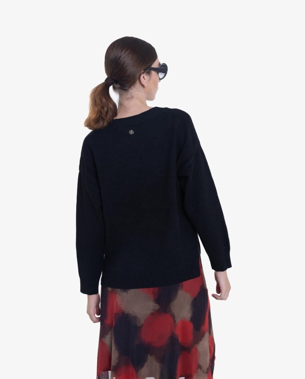 Cuplé JERSEY NEGRO DE PUNTO CON ESCOTE EN PICO Y CORTE HOLGADO Rebajas