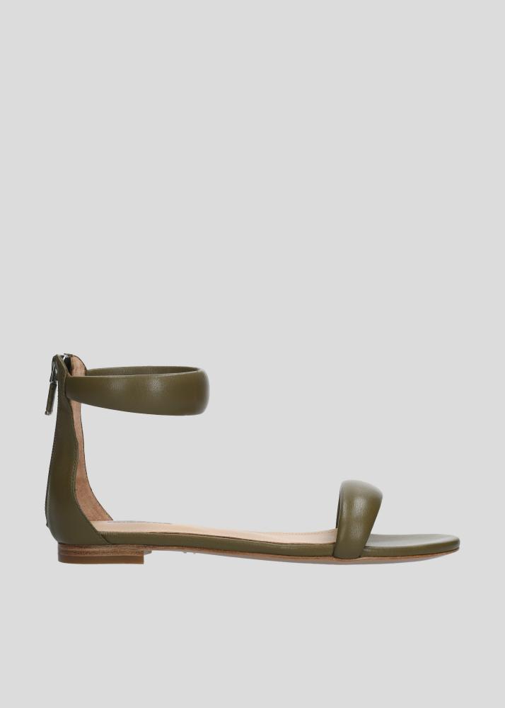 lola cruz AMY FLATS Limitado a 3 días