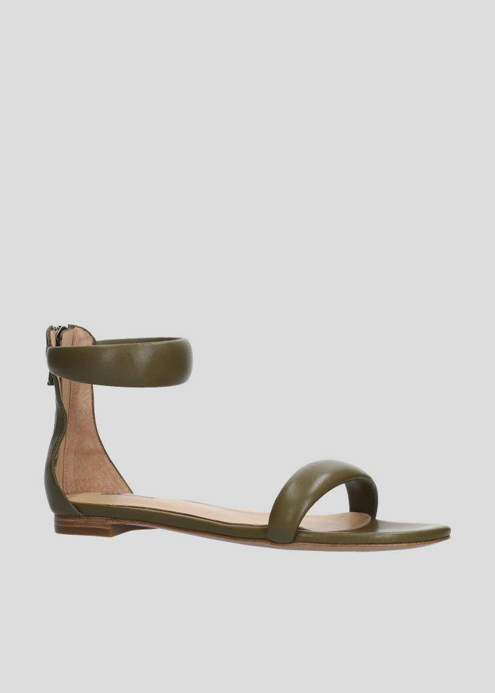 lola cruz AMY FLATS Limitado a 3 días