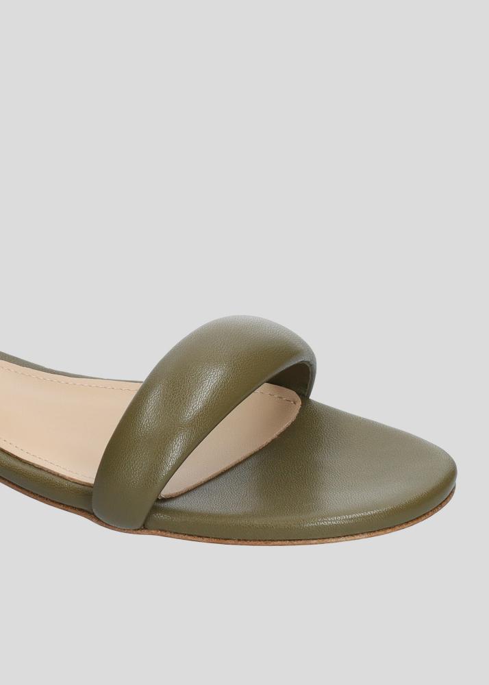 lola cruz AMY FLATS Limitado a 3 días