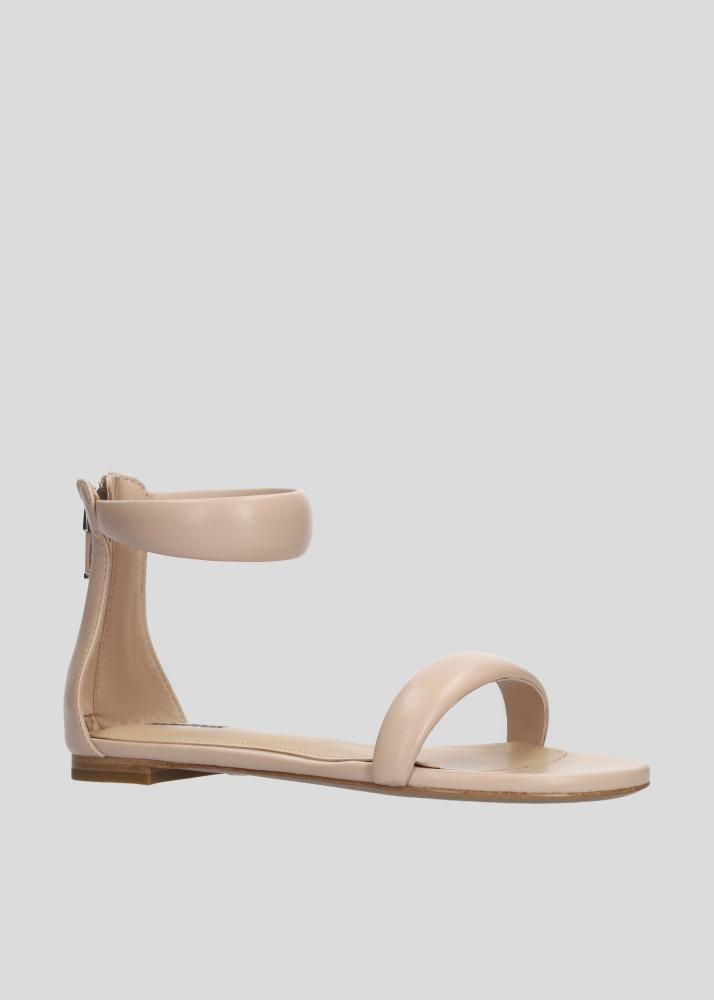 lola cruz AMY FLATS Ahorra y exporta