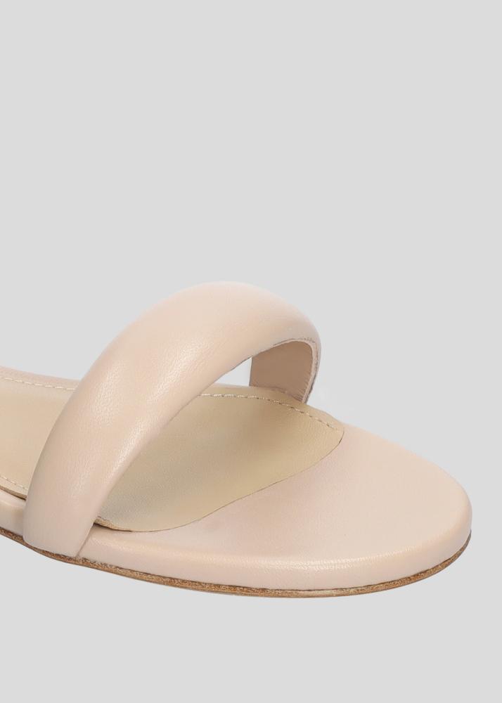 lola cruz AMY FLATS Ahorra y exporta