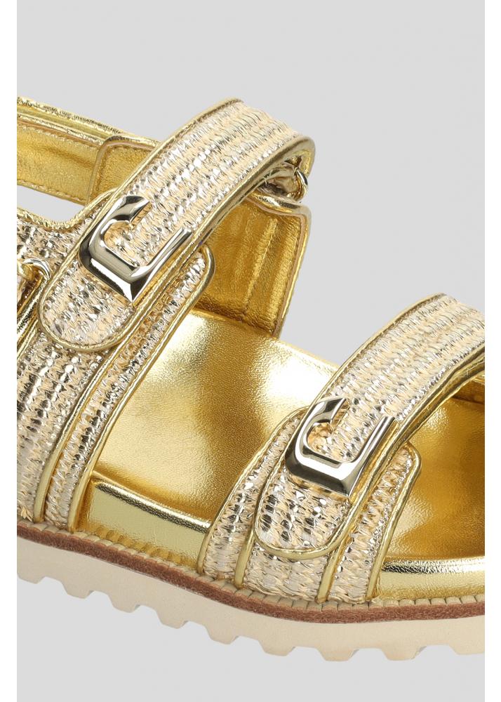 lola cruz LOLA SANDALS Ahorra y exporta