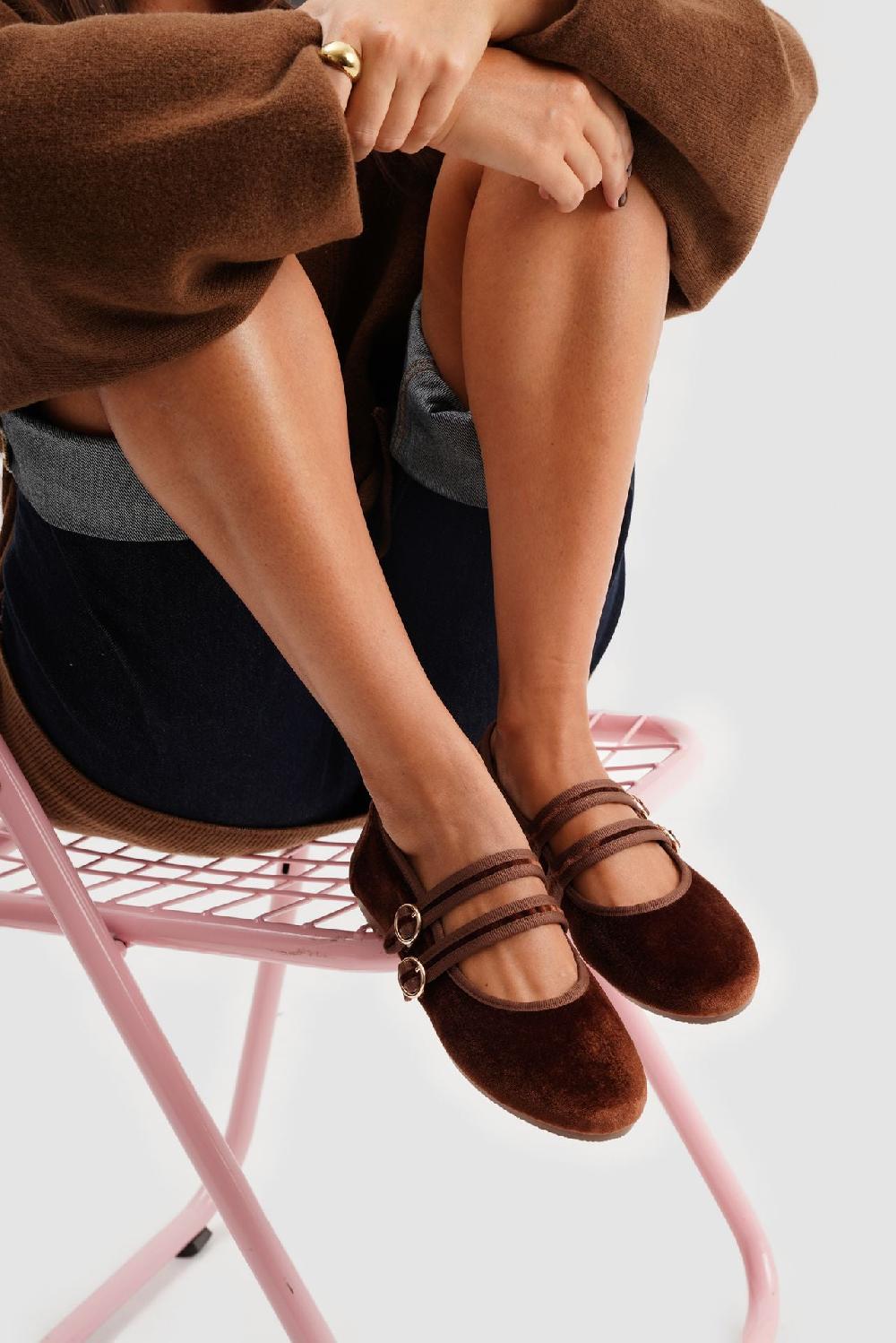 paez MARY JANE DOUBLE STRAP VELVET BROWN En oferta