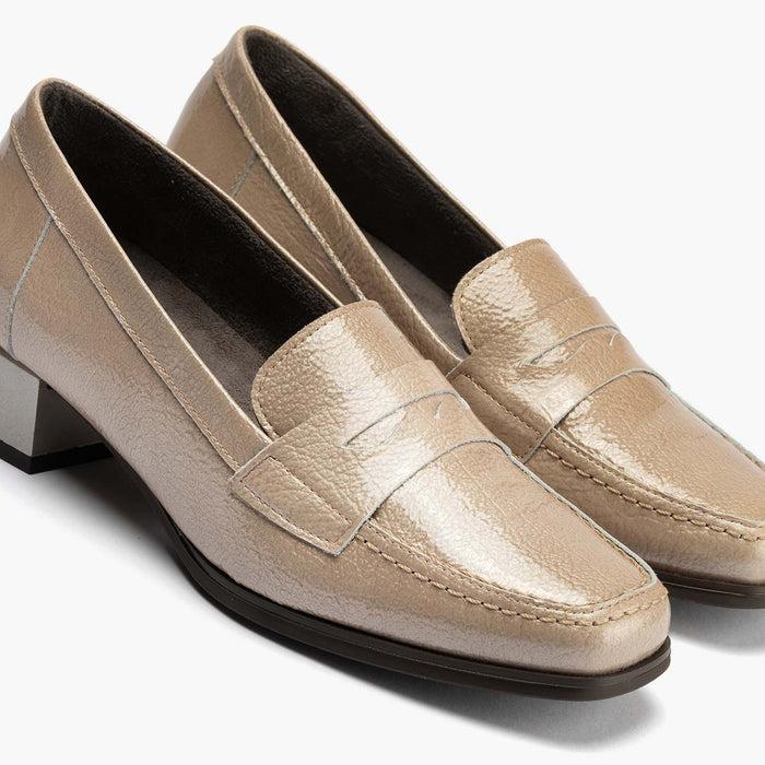 pitillos Mocasín en Charol de mujer color piedra Grandes ahorros
