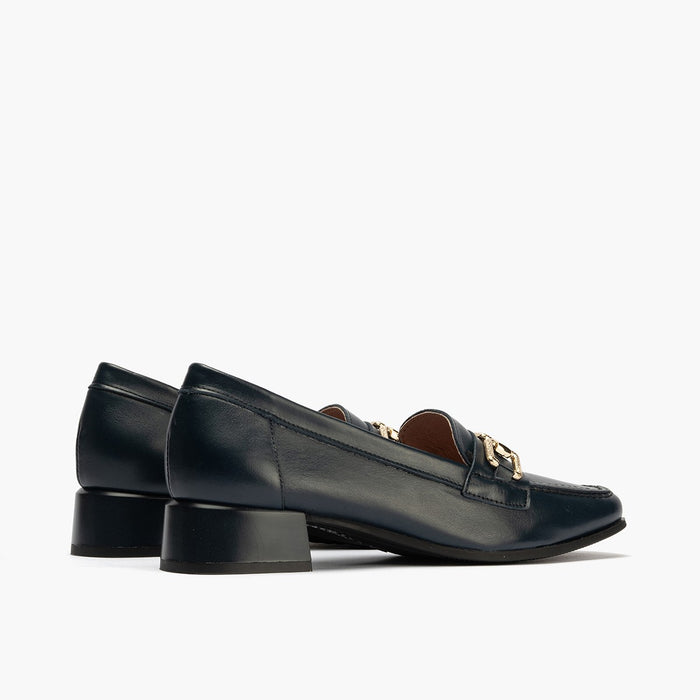 pitillos Mocasines de mujer en piel y adorno cadena metálica y tacón AZUL Precio ultrabajo