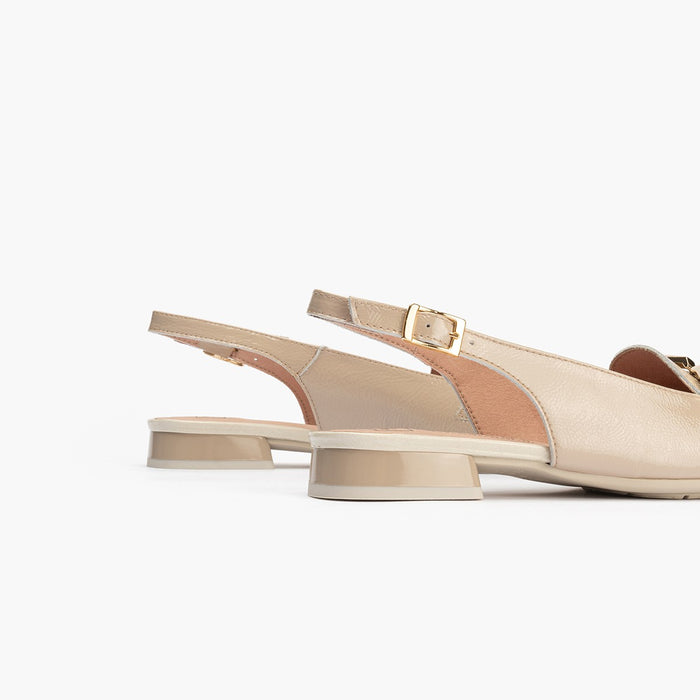 pitillos Mocasines de mujer en piel lamianda con adorno cadena metálica BEIGE Outlet online